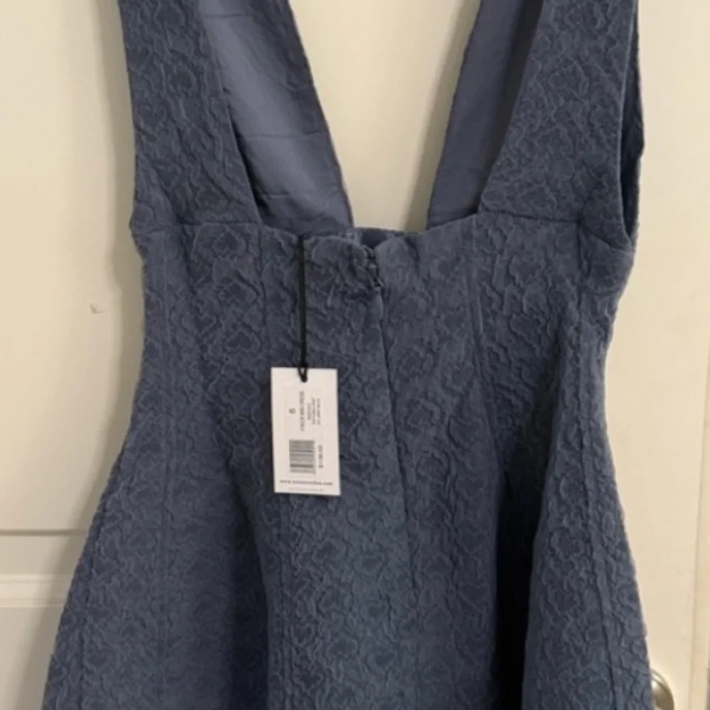 NWT WeWoreWhat Grey Blue Textured Knit V-Neck Mini Dress Size 6 - Picture 4 of 7